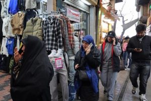 إيران تشن حملة اعتقالات جماعية وتنقل المحتجزين إلى سجون سرية