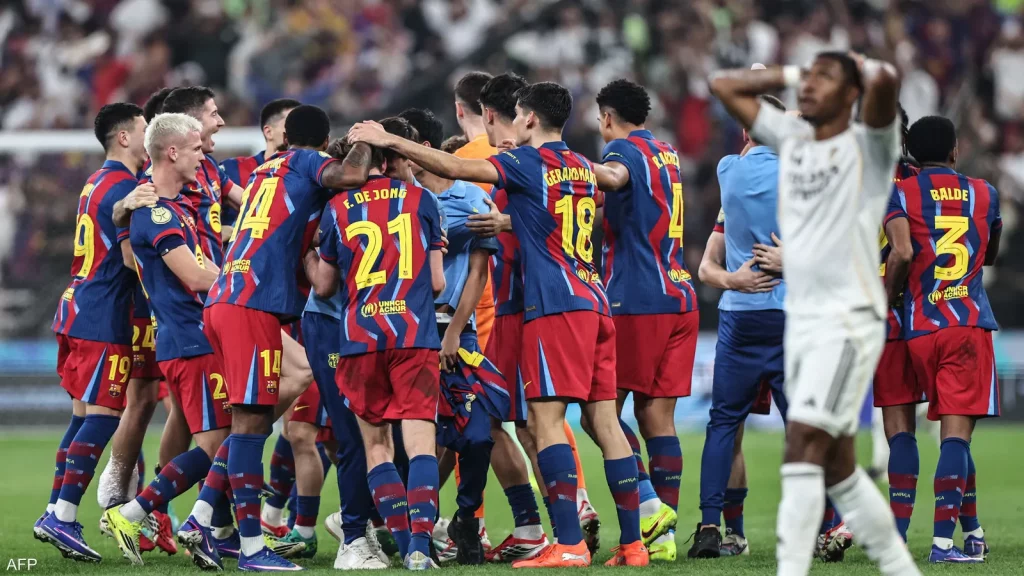 برشلونة يحرز كأس السوبر الإسبانية بفوز مثير على ريال مدريد