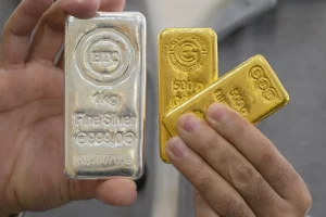 الذهب والفضة... من القمم التاريخية إلى الانهيار