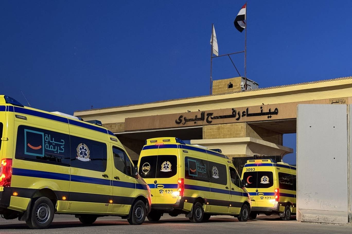 اخبار العرب – غادر 180 فلسطينيًا قطاع غزة عبر معبر رفح منذ إعادة فتحه جزئيًا