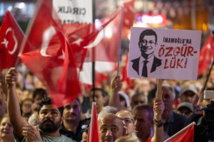 أكرم إمام أوغلو يتحدى أردوغان بالدعوة لانتخابات مبكرة