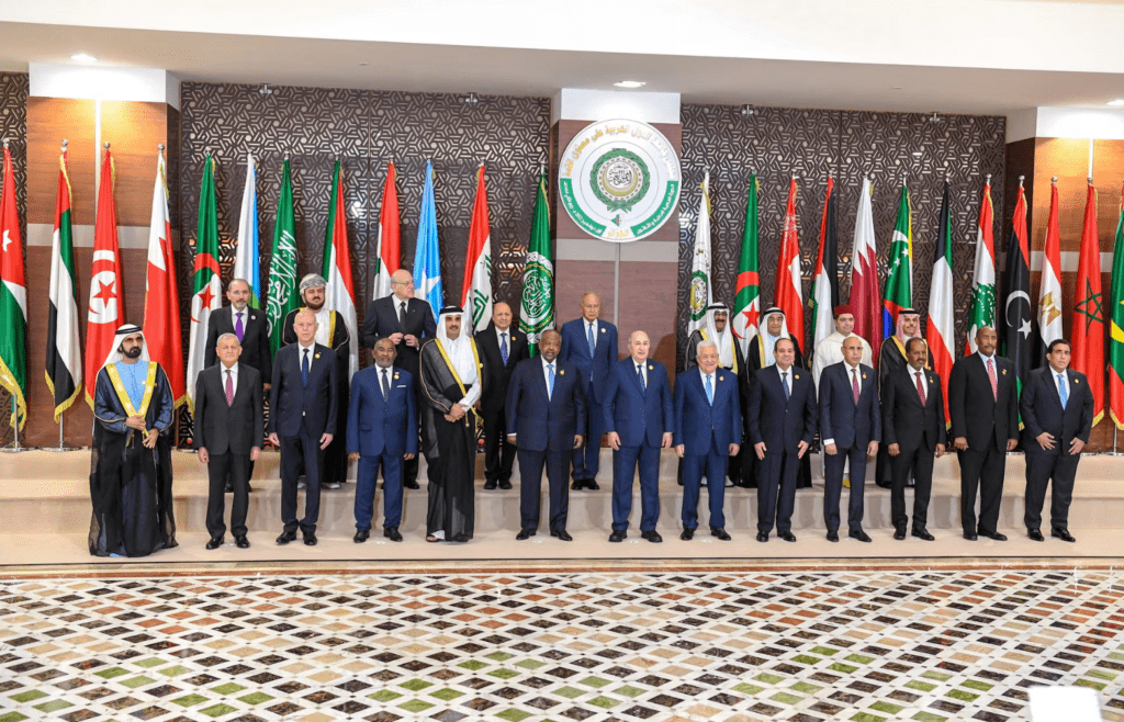 في مواجهة التهديدات الإيرانية: لماذا تحتاج الدول العربية إلى موقف موحّد الآن؟