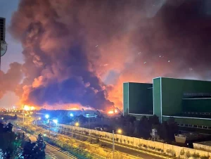 تخبط إيراني حول استهداف دول الجوار... «الحرس» يتجاهل «اعتذار» بزشكيان ويهدد بتوسيع الأهداف