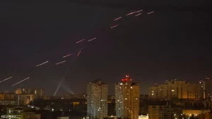 أوكرانيا تعلن إسقاط 90 طائرة مسيرة روسية خلال الليل
