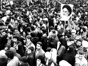 من ثورة ضد التوريث إلى حكم العائلة… كيف يناقض صعود مجتبى خامنئي مبادئ ثورة 1979