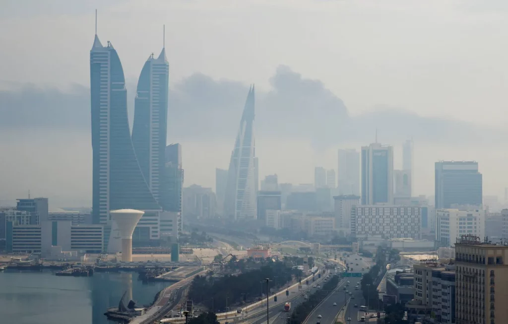 البحرين تحظر الملاحة البحرية والاقتراب من السواحل ليلاً