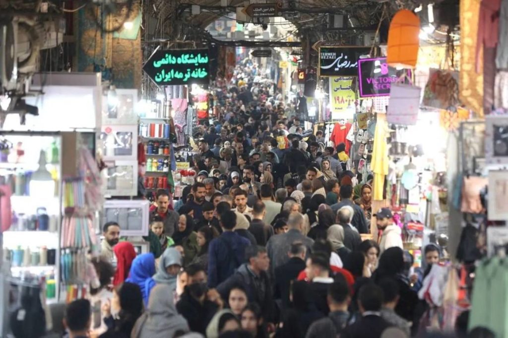 السوق الإيرانية على أعتاب أزمة نقص في السلع الأساسية