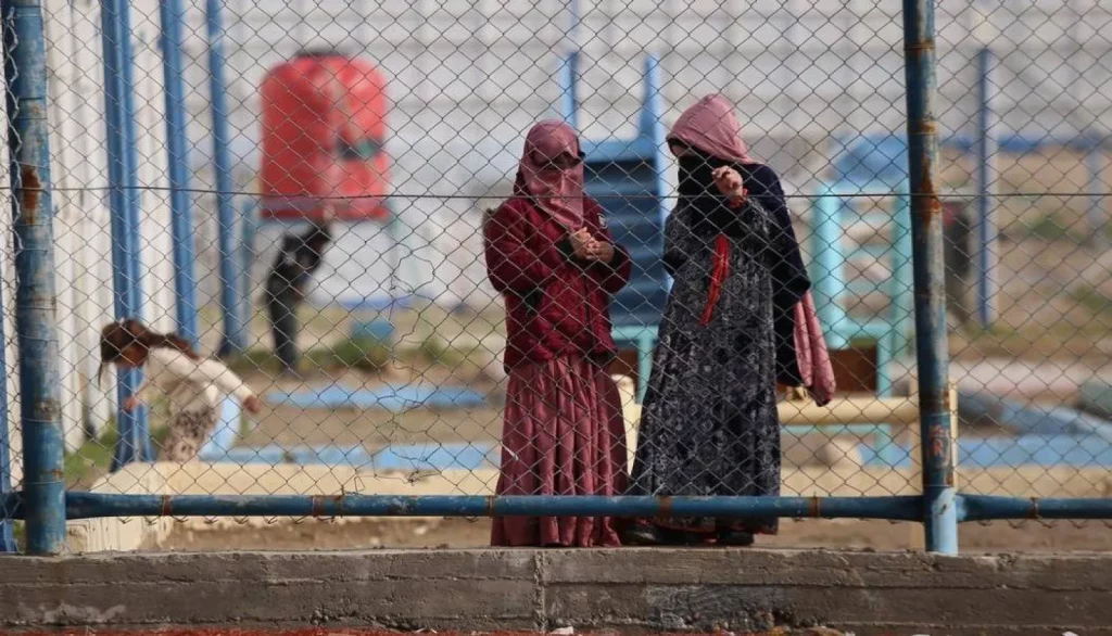 تركيا تفاوض دمشق لنقل أكثر من 250 امرأة وطفلاً من عوائل «داعش» في «روج»