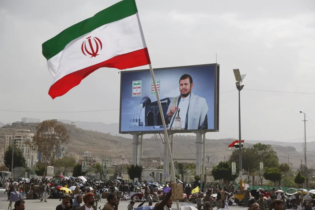 إيران والحوثيون يهددان بإعاقة الملاحة في البحر الأحمر