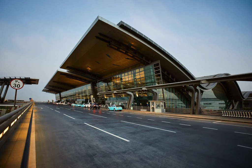 قطر تعلن استئناف العمل بمطار الدوحة