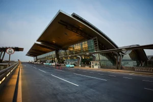 قطر تعلن استئناف العمل بمطار الدوحة