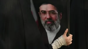 قائد غائب وشعب يائس.. الإيرانيون يفقدون الثقة بمجتبى خامنئي
