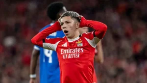 "يويفا" يوقف بريستياني لاعب بنفيكا 6 مباريات لإساءة عنصرية على خلفية مشادة مع البرازيلي فينيسيوس جونيور