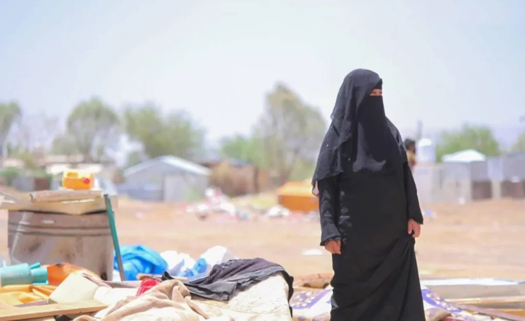 غلق مضيق هرمز يلقي بتبعاته على معيشة اليمنيين... 150 طناً من الشحنات الإنسانية لا تزال عالقة