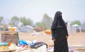 غلق مضيق هرمز يلقي بتبعاته على معيشة اليمنيين... 150 طناً من الشحنات الإنسانية لا تزال عالقة