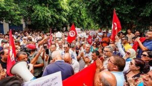 تونس.. آلاف المعلمين يضربون يومًا احتجاجًا على تأخر زيادة الأجور