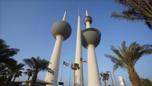 الكويت تدعو للبقاء بالمنازل ابتداءا من منتصف الليل وحتى السادسة صباح الأربعاء