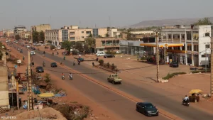 جماعات مالية متشددة.. إحراق 6 شاحنات مساعدة مغربية