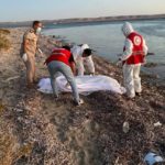 مأساة جديدة قبالة ليبيا: الأمواج تجرف جثث 15 مهاجرا واحتمال العثور ⁠على المزيد