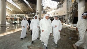 رئيس وزراء الكويت يتفقد المطار بعد هجوم إيراني أدى إلى مقتل شخص وإصابة آخرين وأضرار مادية