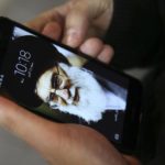 نشر صور علي خامنئي وتعهّد خطي وتقديم كفيل.. شروط الأمن لاستعادة الإنترنت في إيران