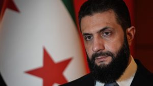 الشرع ينفي "شائعات" التدخل في لبنان ويؤجل بحث ترسيم الحدود معه