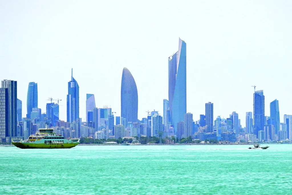 الكويت تعلن خروج عدد من خطوط النقل الكهربائية عن الخدمة
