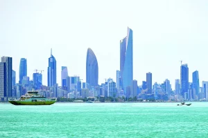 الكويت تعلن خروج عدد من خطوط النقل الكهربائية عن الخدمة