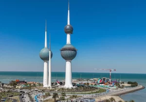إيران تواصل هجماتها الصاروخية والمسيرة على الكويت وقطر والبحرين لليوم الثاني