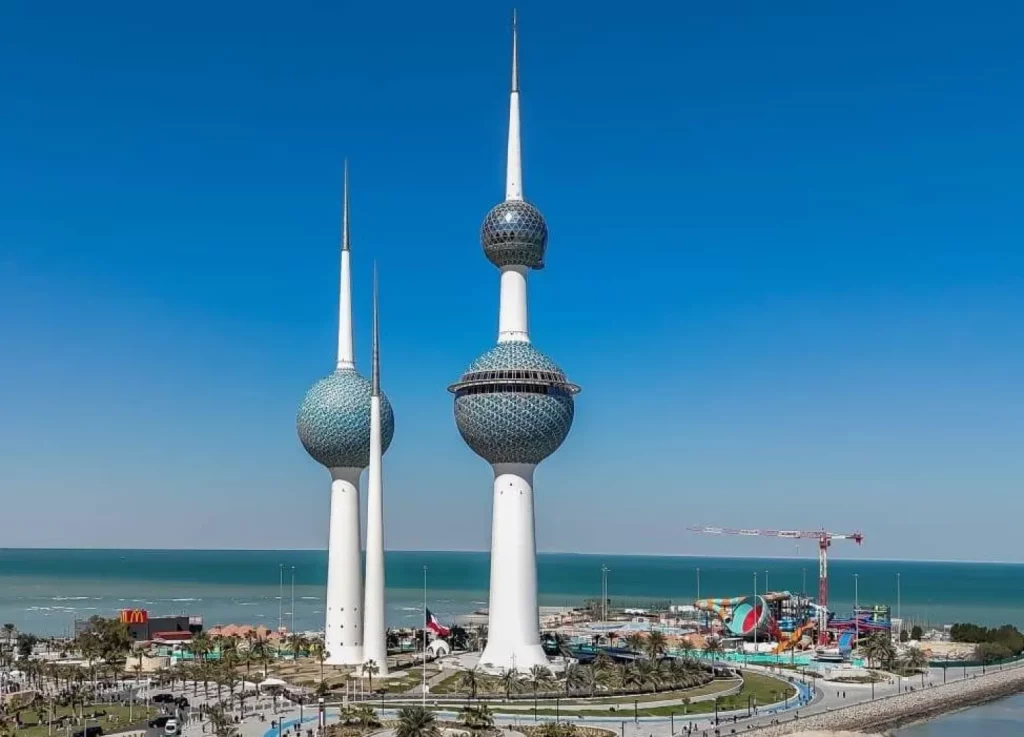 الكويت تتصدى لأهداف جوية معادية