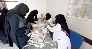 اليمن: الحوثيون يعمّقون انهيار الصحة باختطاف الأطباء وحرمان المرضى تحت ضغط الانتهاكات وتدهور الخدمات