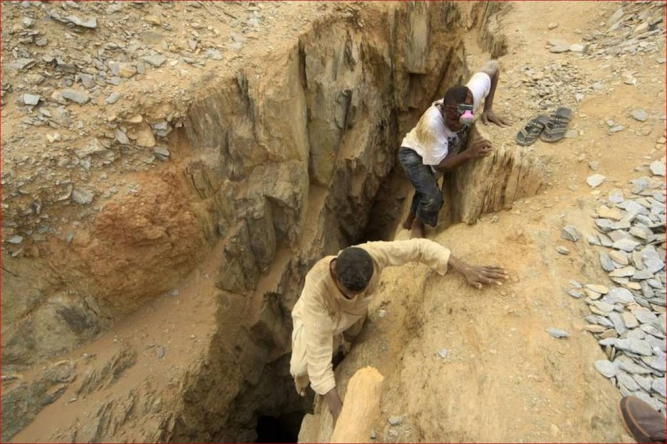 عالم الجريمة – 15 حالة وفاة جراء انهيار منجم للذهب في السودان عالم الجريمة – 15 حالة وفاة جراء انهيار منجم للذهب في السودان
