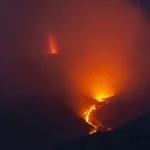 إيطاليا.. بركان “إتنا” في صقلية ينفث رمادا وحمما منذ 7 أيام والسلطات المحلية أصدرت رمز التحذير البرتقالي للطيران